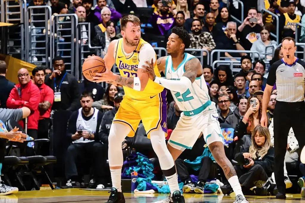 东契奇遭遇二十持续失利，FPX教练压力巨大！再创辉煌时刻的简单介绍