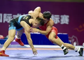 摔跤季后赛焦点战：江汉麒麟队翻盘蓬莱旋风队，外线火力全开。轮换效果显现